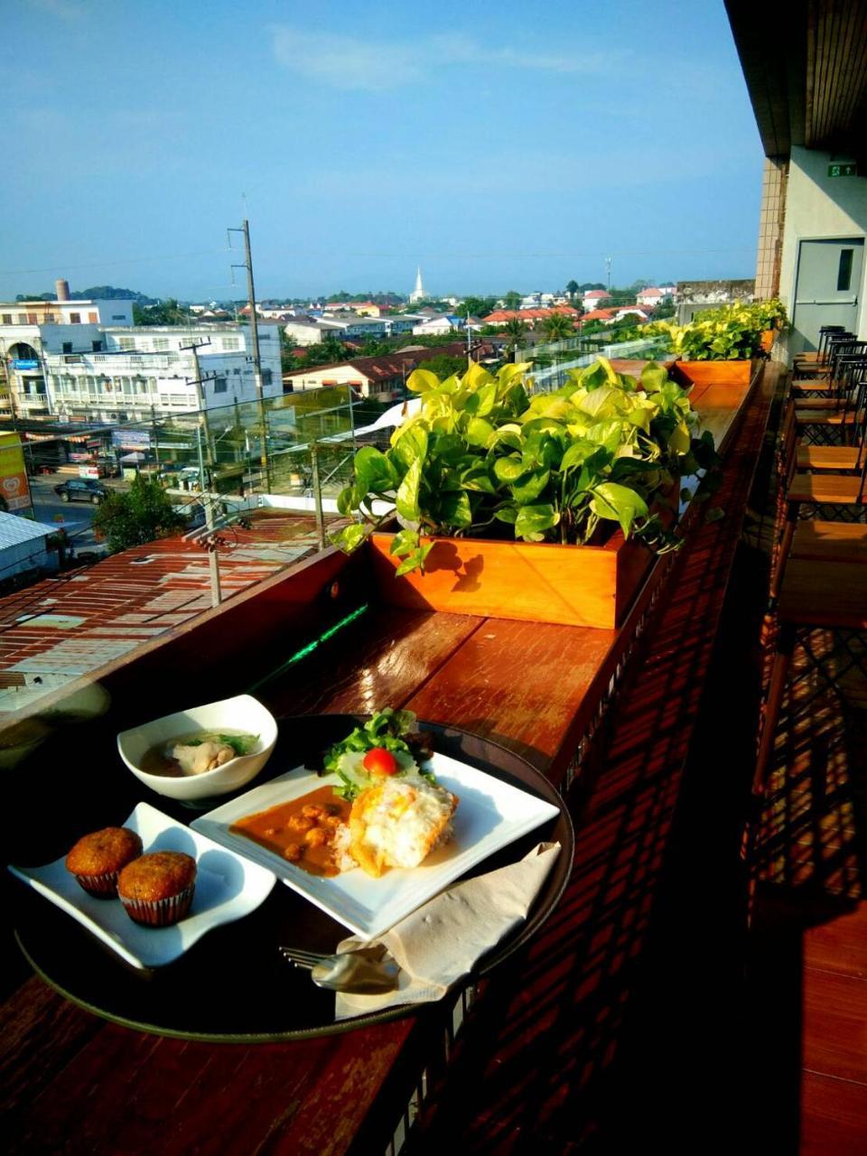 Laekhon Nonbai Hotel Nakhon Si Thammarat Bagian luar foto
